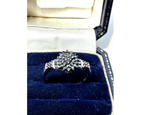 9ct white gold black gemstones  ring (2.7g) 
