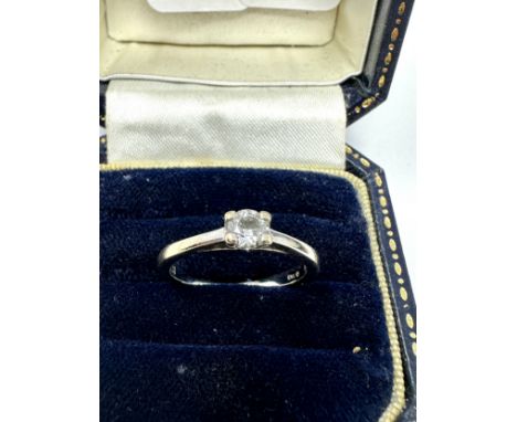 18ct white gold diamond solitaire ring (2.8g) 