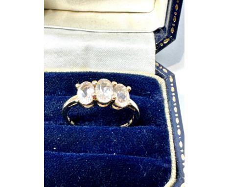 9ct gold oval goshenite ring (1.9g) 