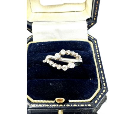 9ct white gold diamond twist ring, split shank (3.3g) 