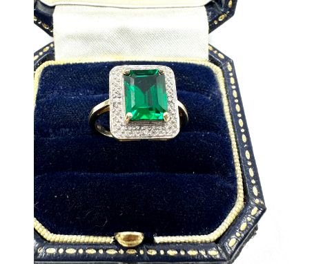 9ct gold synthetic emerald &amp; diamond ring 2.9g 