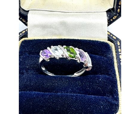 9ct white gold amethyst, aquamarine and peridot  five stone ring (2.4g) 