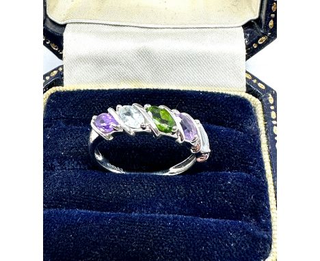 9ct white gold amethyst, aquamarine and peridot  five stone ring (2.4g) 