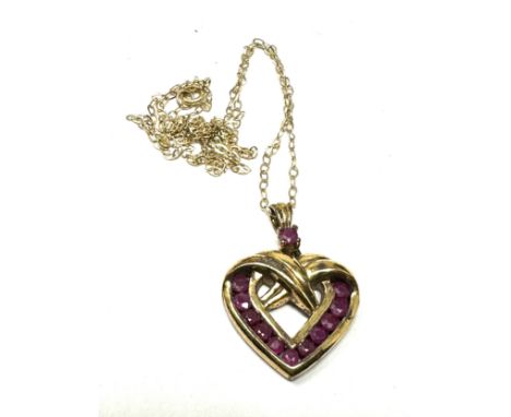 9ct gold ruby heart pendant necklace (4.1g) 