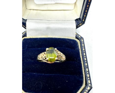 9ct gold peridot statement ring 2g 