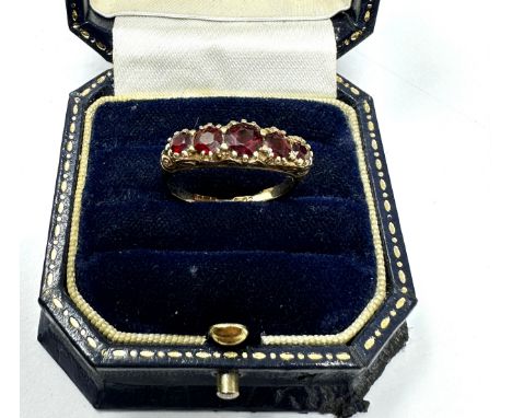 9ct gold garnet  five stone ring (2g) 