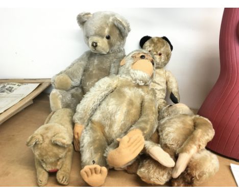 A vintage Steiff lion and other soft toys. Postage C