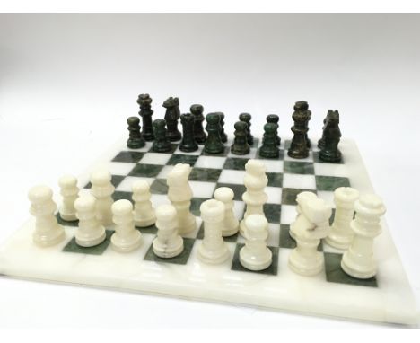 A Carrera marble chess set and marble base (dimensions 36x36cm)