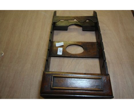Wooden Pipe Rack &amp; 4 Clay Pipes