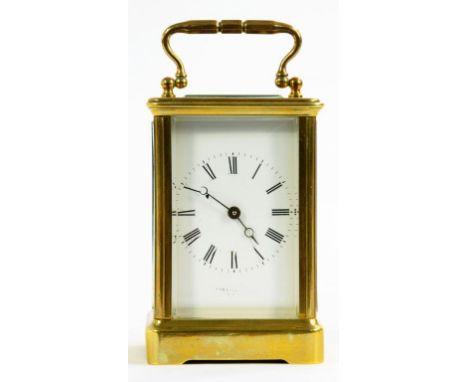 A FRENCH BRASS CARRIAGE CLOCK, THE TIMEPIECE RETAINING THE ORIGINAL PLATFORM LEVER ESCAPEMENT IN CORNICHE CASE, 11CM  H, EXCL