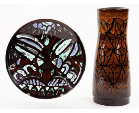 A POOLE DELPHIS DISH AND A POOLE VASE BY CHRIS WHITE, DECORATED IN SGRAFFITO AND SILHOUETTE WITH LEAVES, 31CM H,  BOTH C1975