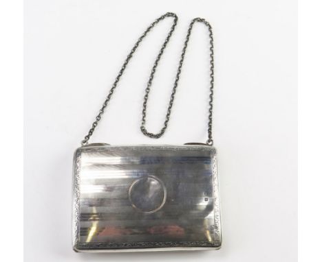 A George V silver purse, maker George Unite, Birmingham, 1913, with engine turned decoration and silk lined interior, 10.5cm 