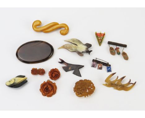 A Selection of Horn Jewellery, early plastic scroll brooch, enamel postage stamp brooch, etc. 