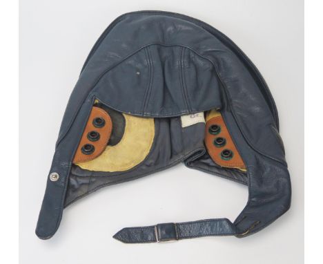 A German Bundeswehr grey leather flying helmet, bears label Striwa, 8415/12, 1214268. Gr 54.