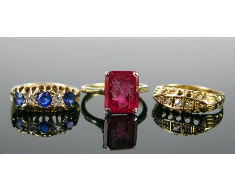 An 18ct Gold and Synthetic Ruby? Seal Ring decorated with a classical silhouette of a lady's head in profile (c. 10.5x8.5mm s