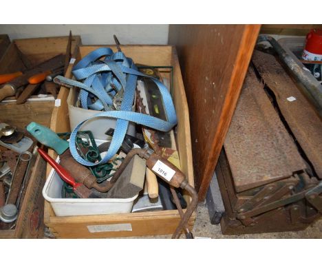 Mixed box of shed clearance items to include ratchet straps, hand tools, levels etc