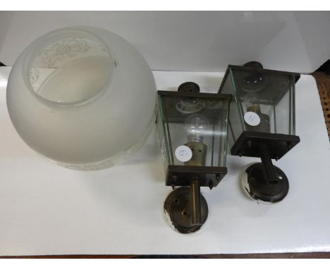 2x Vintage Brass Light Fittings and Vintage Glass Light Shade 
