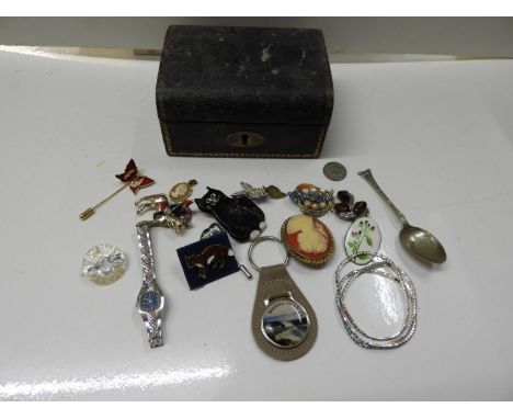 Vintage Jewellery Box and Contents - Costume Jewellery 