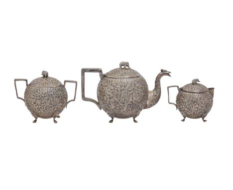 An Indian silver spherical repousse tea service, Cutch, late 19th c, with elephant finial, teapot 12.5cm h, 31ozs 7dwts (3)  