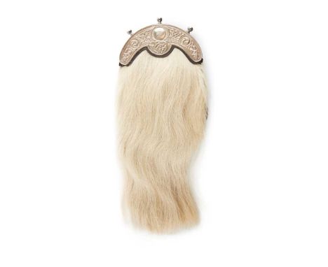 AN EARLY 20TH CENTURY DRESS SPORRAN the arched cantle with Celtic knot work and interlaced beasts surrounding a circular cart