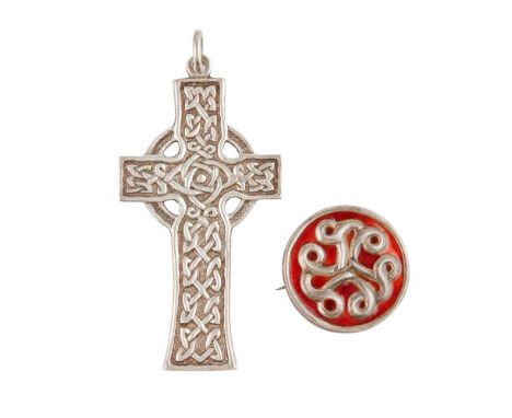 IONA - A SCOTTISH PROVINCIAL PENDANT ALEXANDER RITCHIE, CHESTER 1909 marked IONA, modelled as a standing cross, cast with int