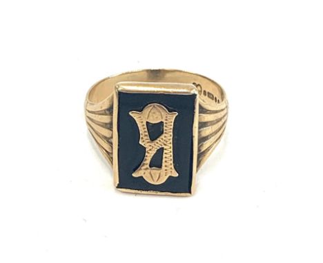 Vintage gents 9ct gold and black onyx initial ring, approximate weight 5.2g 