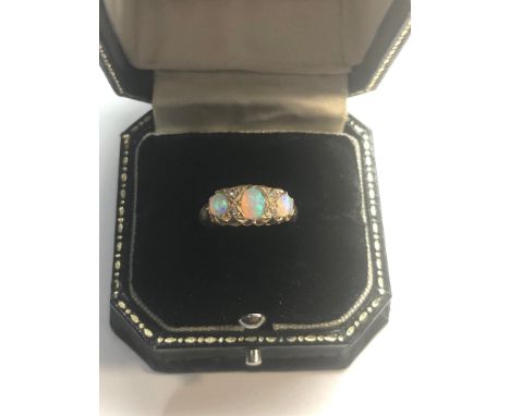 18ct gold opal ring 