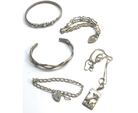 Collection of vintage silver jewellery 