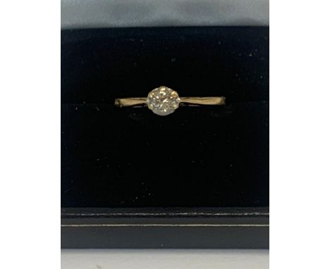 Vintage 18ct gold diamond ring diamond measures approx 5mm dia weight 1.9g 