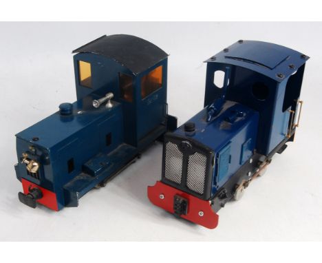 A pair of 32mm garden scale 0-4-0 electric battery operated shunter style locos, both finished in blue and one named 'Maud'