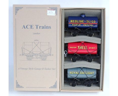 ACE Trains ref set 5: 3x tank wagons 'Royal Daylight' grey, 'Redline-Glico' blue, 'Shell' red (M-BM)