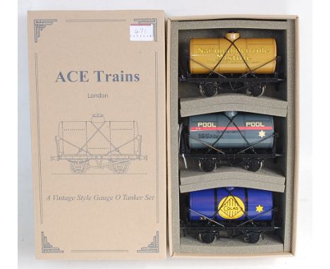 ACE Trains ref set 6: 3x tank wagons 'National Benzole' ochre, 'Pool' grey, 'Colas' blue (M-BM)