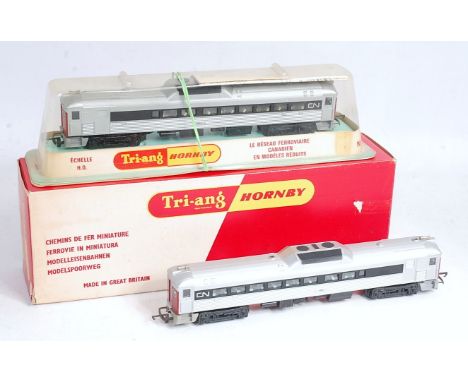 A Triang Hornby ref No. 3521 CN black/silver Budd rail diesel car in Canadian English/French packing (NM-BNM), a matching unb