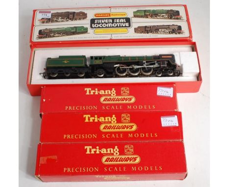 Hornby R552 'Oliver Cromwell' Britannia class engine and tender (FG-BG) and Triang R228 'Mary', R228 'Jane' and R328 brake me