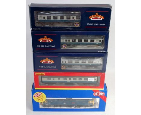 2 trays containing detailed and part repainted Heljan BR blue class 47 Co-Co diesel locomotive No 47402 ''Gates Head'' (GR) 5