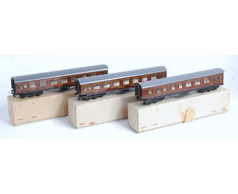 2 Trix Twin Railway ref. 2/587 bogie LMS dining car (VG-BVG) together with ref. 2.577 brake 3rd coach (G-BG), all items with 