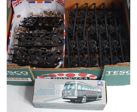 Various 'O' gauge items, 15 tanker chassis with wheels believed by ACE (M) approx 28 axles with wheels, some corrosion, unide