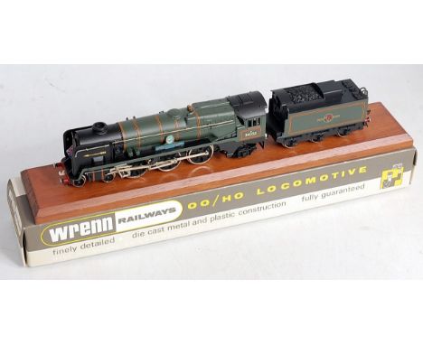 Wrenn W2269 rebuilt Bulleid Pacific BR green ''Golden Arrow'' livery No. 34053 ''Sir Keith Park'' with instructions and woode