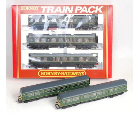 Hornby R369 class 110 3 car DMU BR green, missing some corridor connectors (G-BG) together with Lima 2 car class 101 DMU (G)