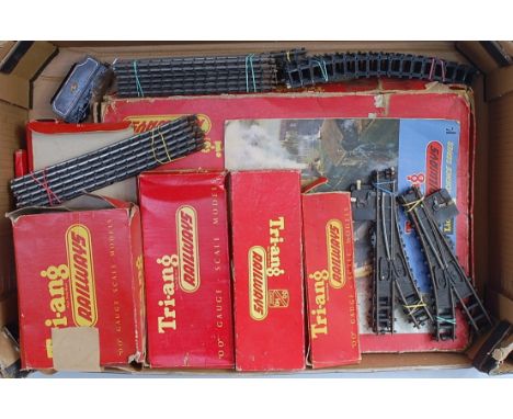 Tray containing quantity of Triang items including R3E goods set, R50 'Princess Victoria' engine and tender, 3 coaches, serie