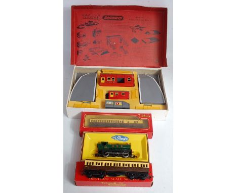 Hornby R051 GWR gloss green 0-6-0 pannier tank engine (G-BG), R332 and R333 GWR brown/cream clerestory coaches (G-BG) and box