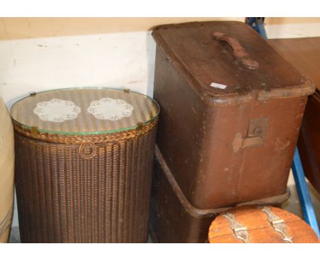 VINTAGE TRUNK &amp; LLOYD LOOM STYLE LINEN BIN     
