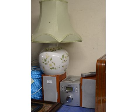 GOODMAN'S MINI HIFI SYSTEM &amp; POTTERY TABLE LAMP     