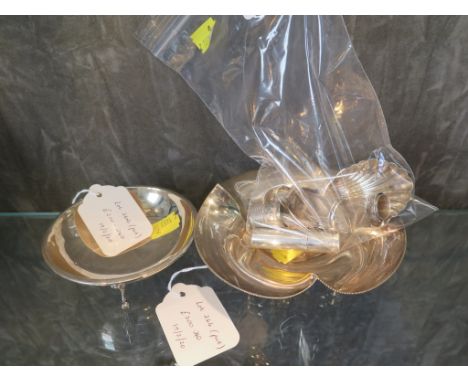 A collection of miscellaneous silver to include thimbles, a caddy spoon and two dishes 