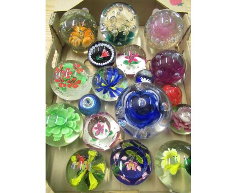 Collection of various sized paperweights, including Selkirk glass, Caithness Moonflower, etc 