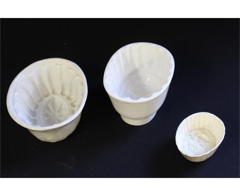 Three vintage ceramic jelly moulds, (3)