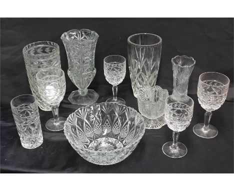 Quantity of glasses and glass vases, together with mixed decorative glass to include several bowls, trays and dishes, along w