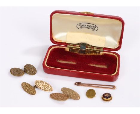 Jewellery, to include a 9 carat gold bar brooch, 1.4 grams, a yellow metal disc. 0.45 grams a amethyst and pearl jewellery se