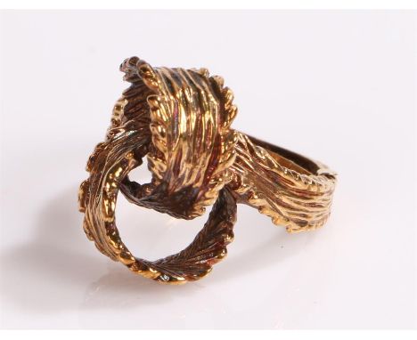 9 carat gold ring, with intertwined leaf design, 5.8 grams, ring size K