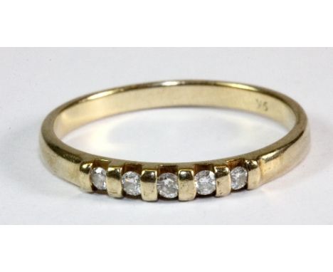 A 9ct gold and 5 diamond ring (R.5)